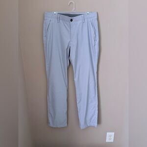 Under Armour Men's Light Gray Chinos Size 34/32 Golf Pants